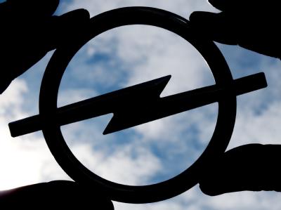 Bundeskanzlerin Angela Merkel hat die Rettung des Autobauers Opel verteidigt. Opel