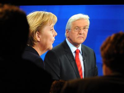 Journalisten verfolgen das TV-Duell Merkel - Steinmeier. TV-Duell