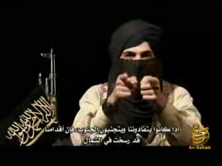 Der Bonner Islamist Bekkay Harrach, der sich Abu Talha nennt, in einer seiner Videobotschaften (Archiv). El-Kaida-Drohvideo