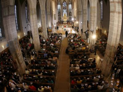 Zahlreiche Besucher kamen zum Gedenkgottesdienst in die St. Johannis-Kirche in Ansbach. Gottesdienst nach Amoklauf