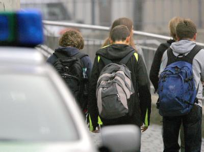 Rückkehr nach dem Amoklauf: Die Schüler gehen wieder in ihr Gymnasium in Ansbach. Schulbeginn in Ansbach