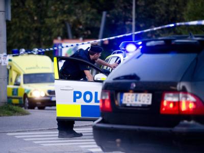 Schwedische Polizei am Ort des spektakulären Überfalls in Stockholm. Raubüberfall