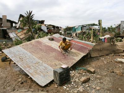 Die Flutkatastrophe auf den Philippinen hat mehr als 370 000 Menschen obdachlos gemacht. Nach dem Tropensturm