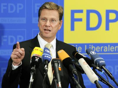 Der Vorsitzende der FDP, Guido Westerwelle, führt seine Partei in die Koalitionsverhandlungen mit der Union. Guido Westerwelle