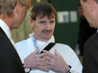 Der Angeklagte Harry Wörz (M) mit seinen beiden Anwälten (Archivbild) Harry Wörz
