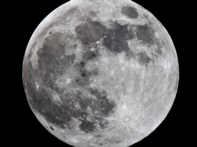 Die US-Raumfahrtagentur NASA bombardiert den Mond. Vollmond
