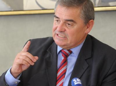 Er bleibt saarländischer Ministerpräsident: Peter Müller (CDU). Peter Müller