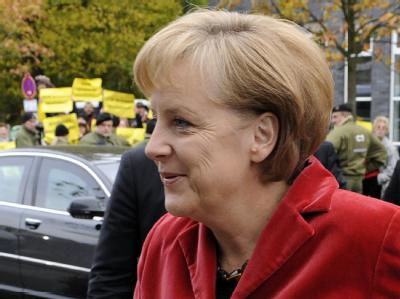 Nächste Runde: Bundeskanzlerin Angela Merkel aus dem Weg zu den Koalitionsverhandlungen. Koalitionsverhandlungen in Berlin