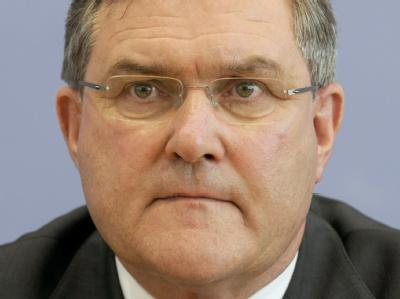 Der neue Arbeitsminister Franz Josef Jung startet mit überraschend guten Zahlen in sein Amt. Franz Josef Jung