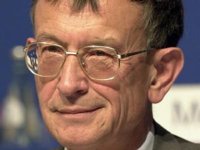 Der CDU-Politiker Heinz Riesenhuber (73) eröffnet als ältestes Mitglied die erste Sitzung des 17. Bundestags (Archivbild). Riesenhuber