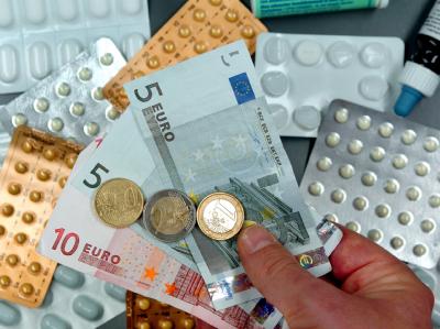 Die ersten Krankenkassen fordern mehr als acht Euro Zusatzbeitrag. Krankenkassen fordern höhere Zusatzbeiträge
