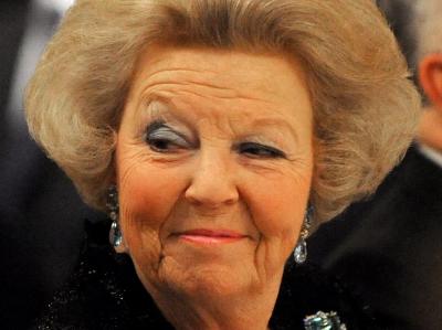 Königin Beatrix hat, im Zuge der niederländischen Regierungskrise, Ministerpräsident Jan-Peter Balkenende empfangen. Königin Beatrix