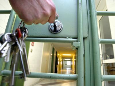Gegen straffällige Jugendliche können Richter künftig auch einen sogenannten Warnschussarrest verhängen. Foto: Marcus Führer/Archiv Gefängnis