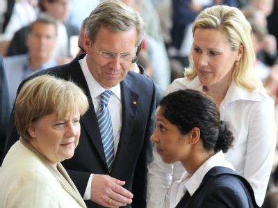 Merkel, Wulff oder Jones? Wer darf den WM-Pokal übergeben? Kandidaten