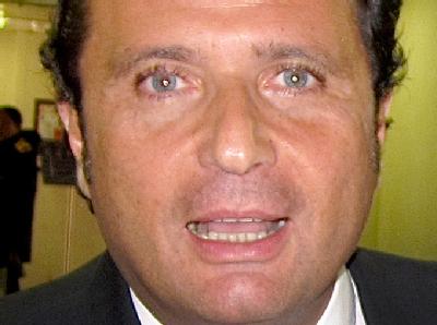 Francesco Schettino drohen bei einer Verurteilung bis zu 15 Jahre Haft. Francesco Schettino