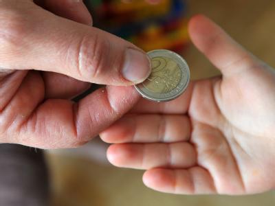 Die Mehrwertsteuer ist kinderleicht zu erheben und damit das geeignete Mittel gegen Milliardenlöcher, meint DIW-Chef Klaus Zimmermann. Kinderleicht