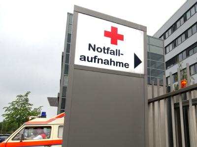 Im Fall eines Herzinfarkts ist eine schnelle medizinische Behandlung lebensnotwendig. Notaufnahme
