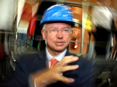 Roland Koch zu seiner Rolle in der CDU-Spendenaffäre: «Parteimitglieder hatten mir Nitroglycerin übergeben, ohne Gebrauchsanweisung.» (Archivbild von 2008) Koch