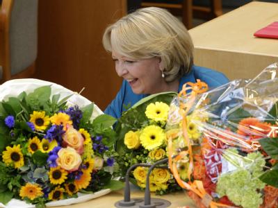 Hannelore Kraft freut sich über ihre Wiederwahl. Foto: Roland Weihrauch Hannelore Kraft