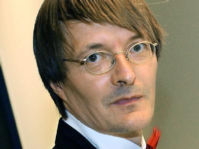 Der SPD-Gesundheitsexperte Karl Lauterbach sieht Risiken bei der privaten Pflege-Zusatzversicherung. Foto: Steffen Kugler Lauterbach