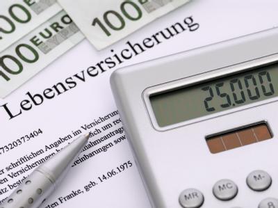 Lebensversicherungsfragen: Konkret geht es vor dem Bundesgerichtshof (BGH) in Karlsruhe um zwei Fälle aus Berlin und Nordrhein-Westfalen. Lebensversicherung