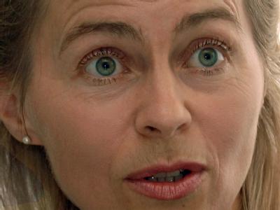 Der Deutsche Paritätische Wohlfahrtsverband bezeichnet ihre Renten-Pläne als «Mogelpackung»: Bundesarbeitsministerin Ursula von der Leyen. (Archivbild) Ursula von der Leyen