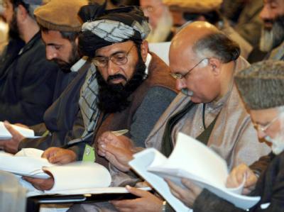Delegierte der Loja Dschirga am 4.1.2004 in Kabul. Die Loja Dschirga ist ein einzigartiges Forum zur Regelung bedeutender nationaler Angelegenheiten in Afghanistan. Loja Dschirga