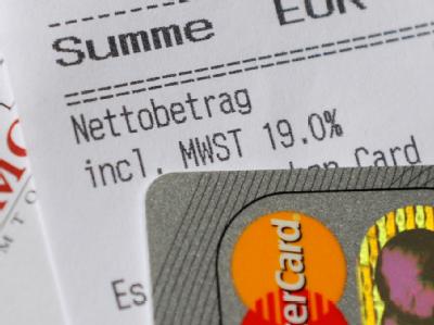 Der gut organisierte Betrug mit Mehrwertsteuer-«Karussellgeschäften» soll rascher als bisher gestoppt werden. Foto: Peter Steffen/Archiv Mehrwertsteuer