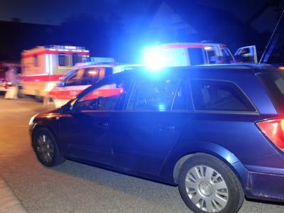 Die Polizei entdeckte die Gemische und Sprengkörper und sprengte sie kontrolliert auf einem nahegelegenen Mausfeld. Polizei entdeckt Sprengstoff-Fund
