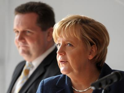 Bundeskanzlerin Merkel und der Ministerpräsident von Baden-Württemberg, Stefan Mappus. (Archivbild) Mappus und Merkel