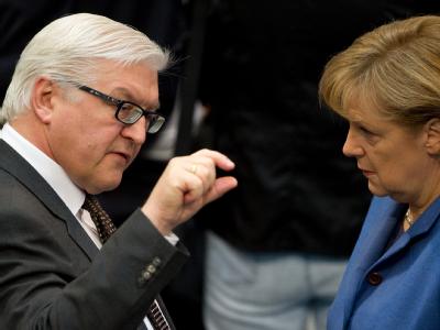 Der Fraktionsvorsitzende der SPD, Frank-Walter Steinmeier und Bundeskanzlerin Angela Merkel (CDU) müssen als Zeugen im Kundus-Untersuchungsausschuss aussagen. Steinmeier und Merkel