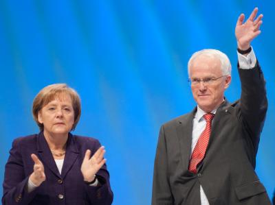 Bundeskanzlerin Angela Merkel mit dem nordrhein-westfälischen Ministerpräsidenten Jürgen Rüttgers auf dem NRW-Landesparteitag der CDU. Landesparteitag NRW-CDU