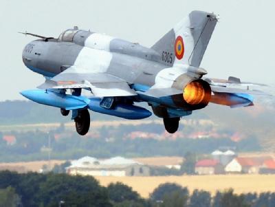 Eine MiG-21 der Romanian Air Force: Mit einem Kampfjet dieses Typs ist ein syrischer Militärpilot ins benachbarte Jordanien desertiert. Foto: Hendrik Schmidt/Archiv MiG-2