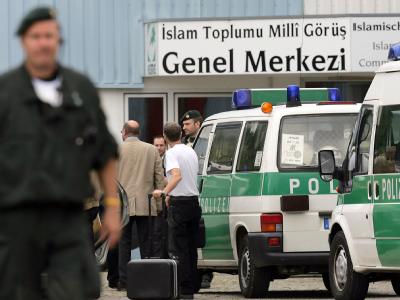 Polizei-Razzia im Dezember 2009 bei der Milli Görüs («Nationale Sicht»): Der Vereinigung wurden Betrug, Untreue und Geldwäsche vorgeworfen (Archivbild). Milli Görüs