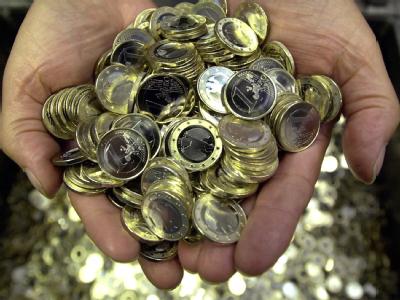 Bei den Sozialhilfen und bei der Familienförderung stehen drastische Einschnitte bevor. Euro-Münzen
