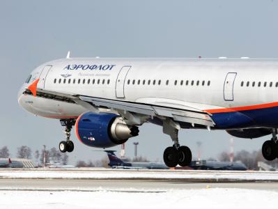Ein Airbus A-321 der russischen Aeroflot beim landen auf dem Flughafen Moskau: Wegen dem Winterwetter dürfen derzeit keine Maschine mehr landen und starten. (Archivbild) Airbus A-321