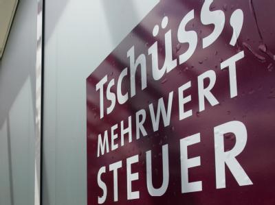 Dass auch die Mehrwertsteuer bei den geplanten Senkungen berücksichtigt wird, ist unwahrscheinlich. Mehrwertsteuer