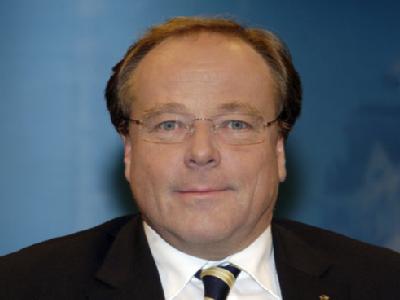 Entwicklungsminister Dirk Niebel (FDP) glaubt nicht, dass das deutsch-amerikanische Verhältnis durch die jüngsten WikiLeaks-Enthüllungen belastet ist. (Archivbild) Dirk Niebel