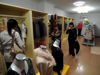 Shopping in der nordkoreanischen Hauptstadt Pjöngjang. Foto: Wu Hong/Archiv Shopping in Pjöngjang