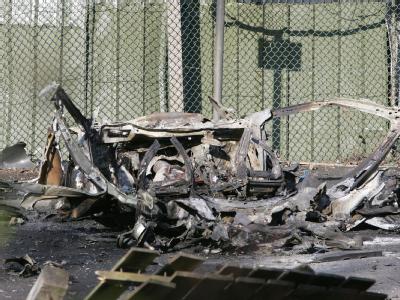 In der Nähe der nordirischen Hauptstadt Belfast explodierte eine Autobombe vor einer Kaserne. Anschlag in Nordirland