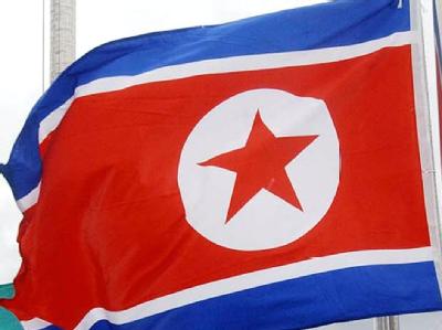 Die nordkoreanische Fahne wird gehisst. Nordkoreanische Fahne