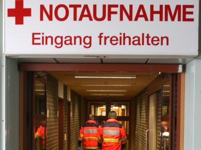 Notaufnahme einer Klinik (Symbolfoto): Nachdem sie vergiftete Capri-Sonne getrunken hatte, ist eine 54 Jahre alte Frau aus Bremen weiter im künstlichen Koma. Foto: Patrick Lux/Archiv Notaufnahme