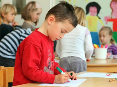 Von August 2013 an haben Eltern einen Rechtsanspruch auf einen Betreuungsplatz, wenn das Kind ein Jahr alt ist. (Symbolbild) Kindergarten