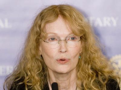 Mia Farrow hat Naomi Campbell in ihrer Aussage vor dem Kriegsverbrecher-Tribunal für Sierra Leone eine Falschaussage vorgeworfen. Mia Farrow