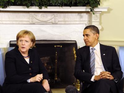 Bundeskanzlerin Merkel hat erst nach ihrer Rückkehr aus Washington mit US-Präsident Obama über den geplatzten Opel-Deal gesprochen. (Archivbild) Merkel und Obama