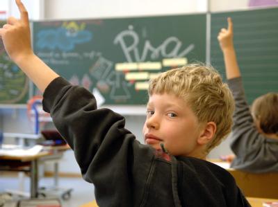Trotz besserer PISA-Ergebnisse liegen die getesteten 15-Jährigen immer noch weit hinter Spitzenländern wie Finnland. PISA