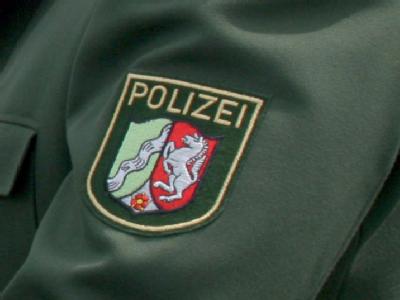 Ärmelabzeichen eines Polizisten in Nordrhein-Westfalen. In Hamm wurde Tote und Verletzte entdeckt. Foto: Martin Gerten/Archiv Polizei in Nordrhein-Westfalen