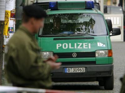 Die Berliner Polizei hat eine 15-Jährige aus der Wohnung ihres vorbestimmten Ehemannes befreit. (Symbolbild) Polizei in Berlin