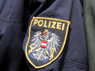 Am Flughafen Schwechat bei Wien ist ein mutmaßlicher tschetschenischer Terrorist festgenommen worden. Polizist in Österreich