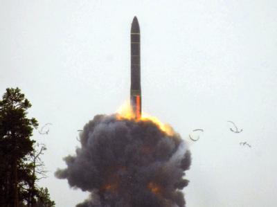 Die russische Interkontinentalrakete RS-24 (PC-24) bei einem Test am 29.5.2007. Russische Interkontinentalrakete